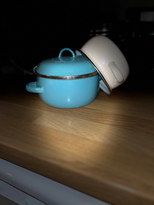 Everyday Lifes Moments- Coloured Pots